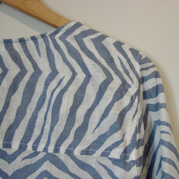 Linen Tunic Top Blue White Button Front Roll Tab Sleeves Tahari Plus Size 1X - Picture 13 of 15